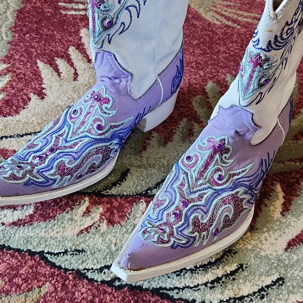 El General White Embroidered Rhinestone Leather Boots - Picture 3 of 9